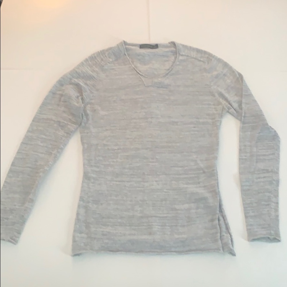 Cool and light Men’s Grey MixVneck sweater